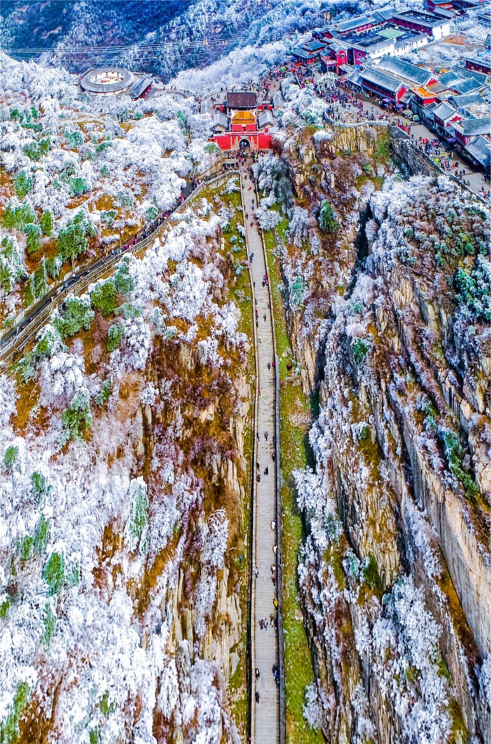 Time to enjoy the scenery of Mount Tai