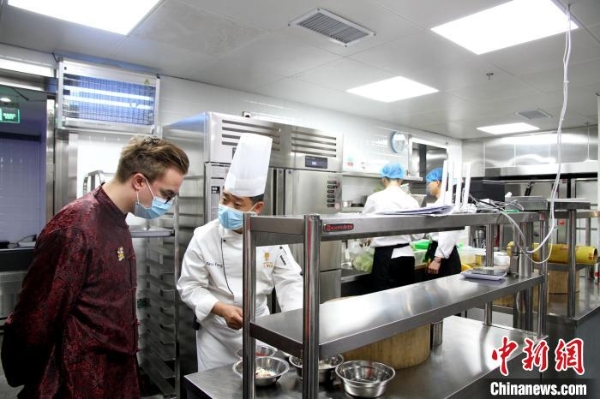 Young Swiss chef opens Shandong cuisine restaurant