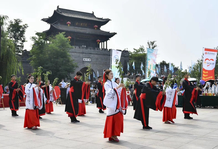 Taierzhuang ancient town celebrates Duanwu Festival