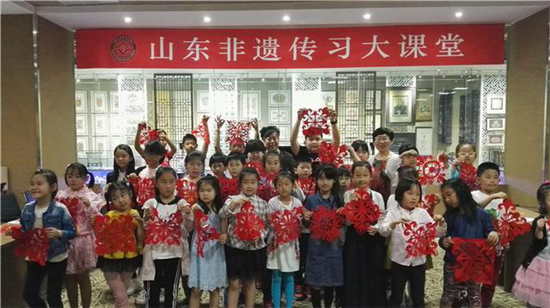 Shandong intangible cultural heritage classroom: the paper-cutting magic