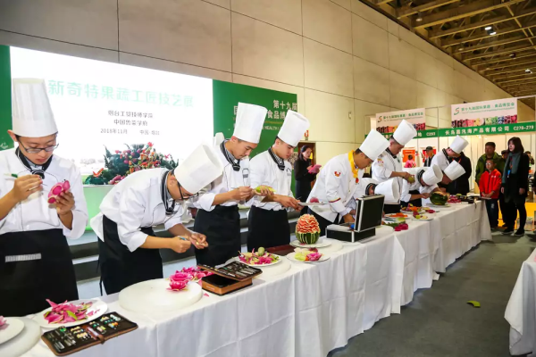 Fruit and vegetable carving show comes to Yantai