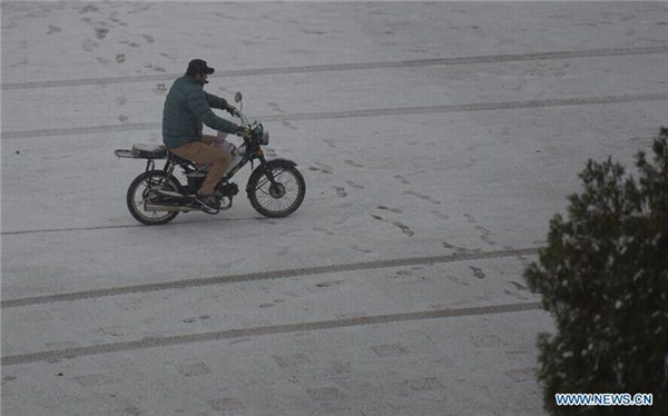 E China's Yantai greets 1st snow of this winter