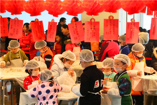 Yantai children make yuanxiao to mark Lantern Festival