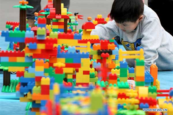 Creative contest on piling up building blocks held in Yantai