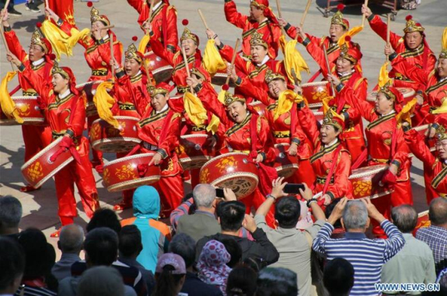 Folk artists perform at intangible cultural heritage exhibition in Yantai