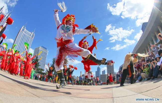 Folk artists perform at intangible cultural heritage exhibition in Yantai