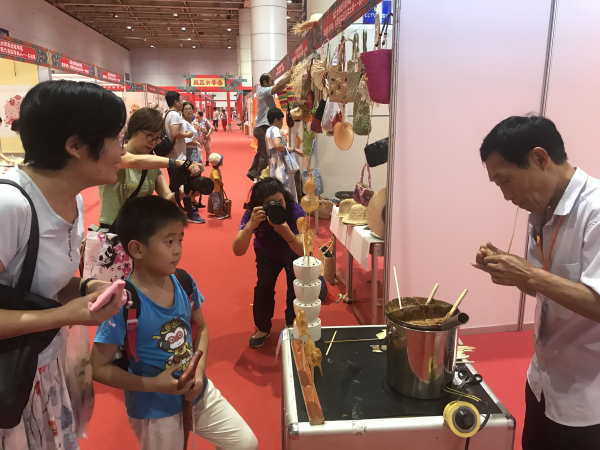 Yantai folk arts and crafts expo concludes