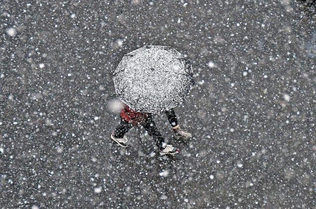 Yantai embraces first snow of season