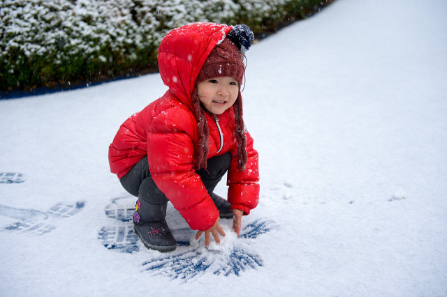 Yantai embraces first snow of season