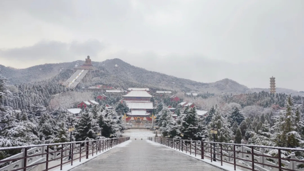 ​Snow falls on Nanshan Mountain