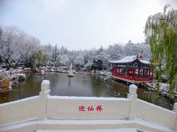 ​Snow falls on Nanshan Mountain