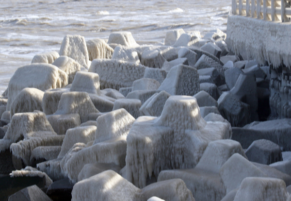 Spectacular icicles captured in Penglai