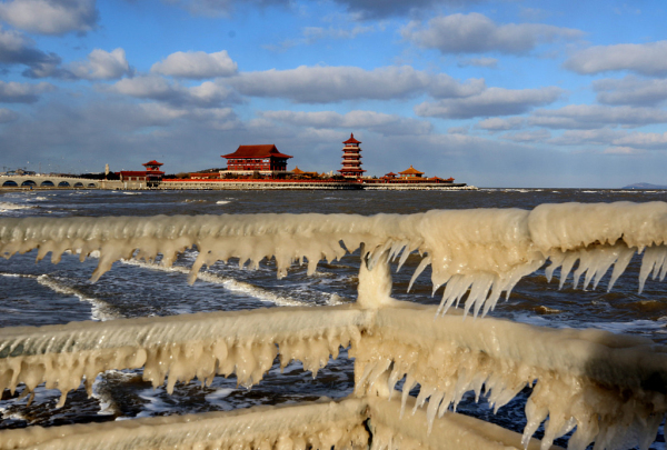 Spectacular icicles captured in Penglai