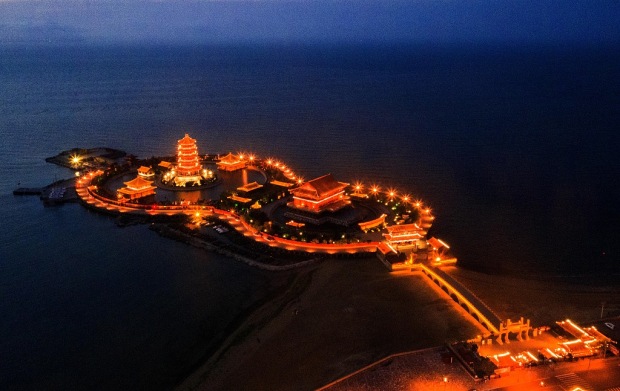 Night view of Penglai captured in photos