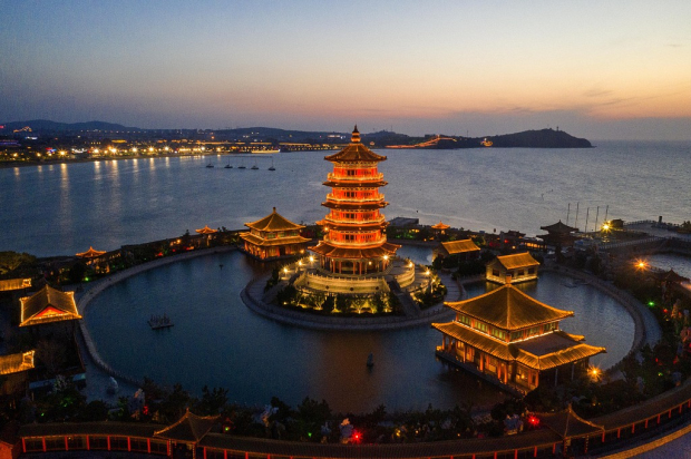 Night view of Penglai captured in photos