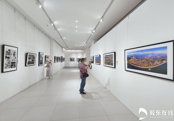 Photo exhibition held in Yantai to mark Party's centenary