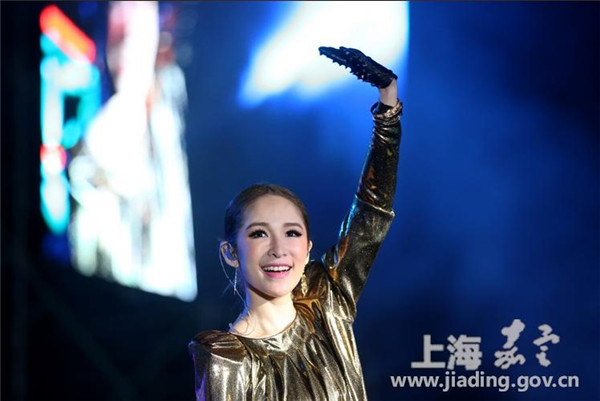 Musical festival adds color to autumn in Jiading