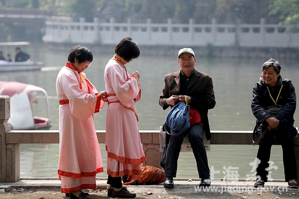 Jiading welcomes 150,000 visitors on Tomb-sweeping weekend