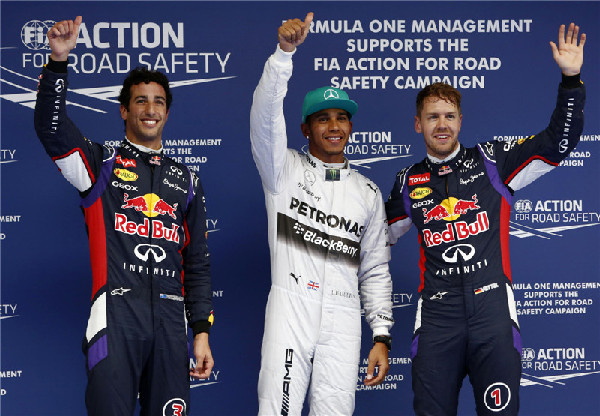 Hamilton takes pole for Mercedes in China