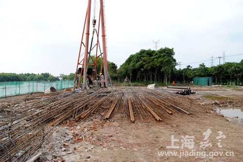 Wusong River Bridge construction underway in Jiading