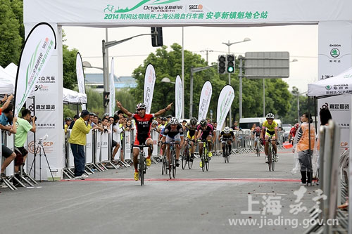 Jiading hosts road cycling competition