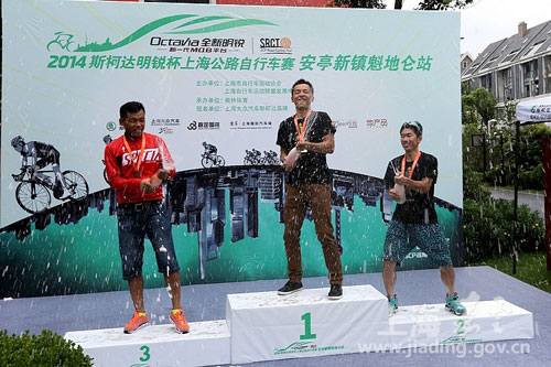 Jiading hosts road cycling competition