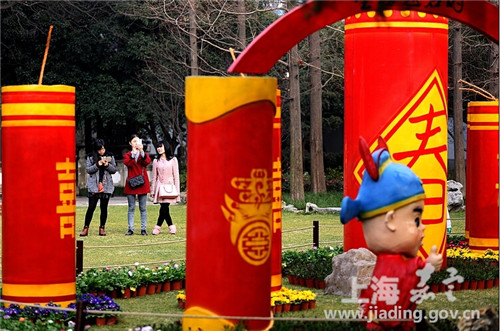 Spring Festival paints the towns red