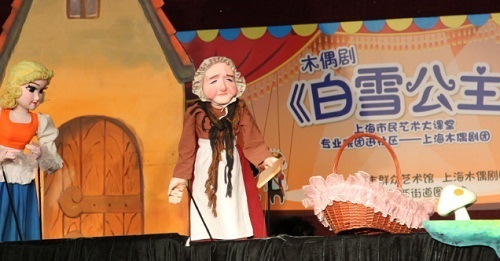 Puppet show takes kids to fairy land