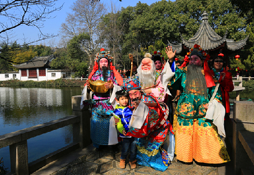 Tourists to Guyi Garden hit record high during Spring Festival