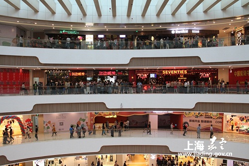 New shopping mall opens in Jiading
