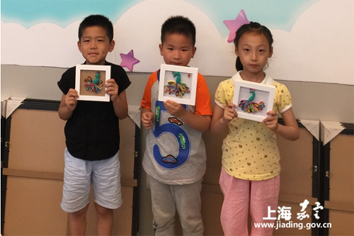 Kids and parents paper quill in Jiading