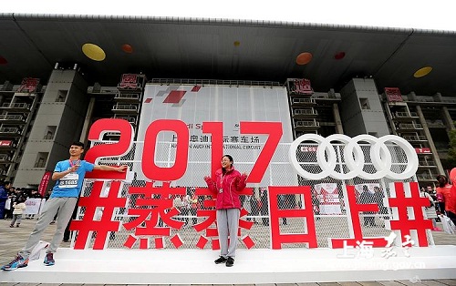 Jiading runners hit the track of New Year's Day