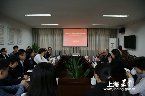 US medical experts come to Jiading for expertise exchanges