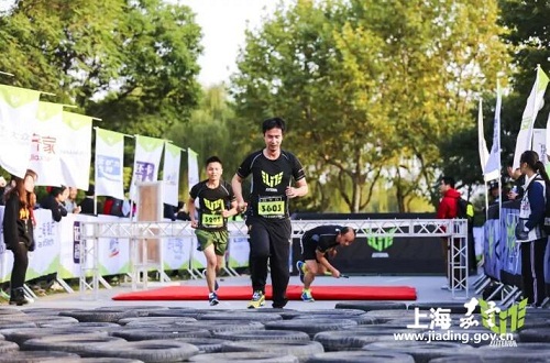 Jiading hosts auto industry running race