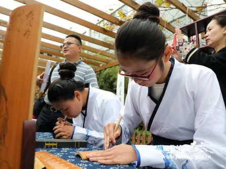 Experts gather in Jiading to discuss curriculum reform