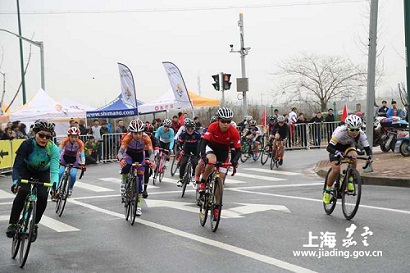 Hundreds of cyclists flock to Jiading