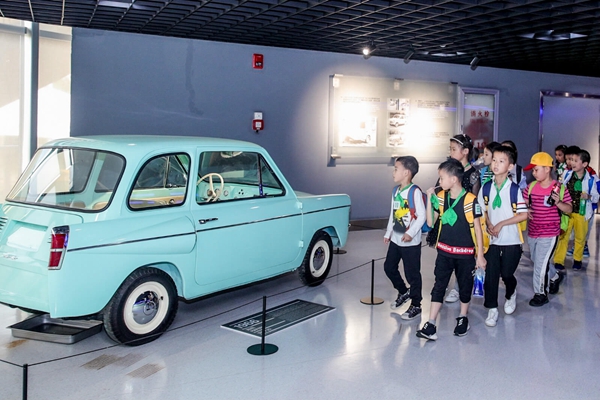 Exhibition highlights national automobiles over 70 years