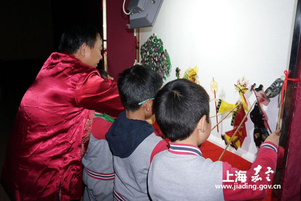 Jiading residents get a taste of intangible cultural heritages