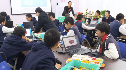 Jiading tries out AI courses among primary students