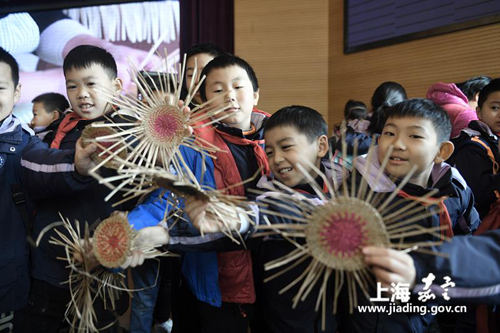 Jiading students experience traditional craftsmanship