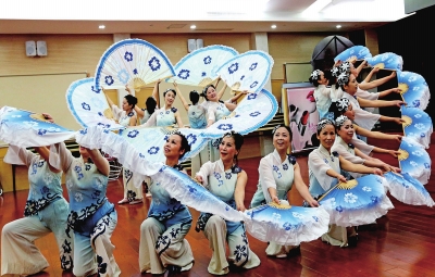 Shanghai-style Yangko dance shows lives of Shanghai women