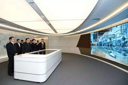 Premier Li Keqiang visits Shanghai free trade zone