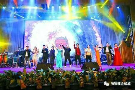 'Voice of Lujiazui' entertains Shanghai's white-collar workers