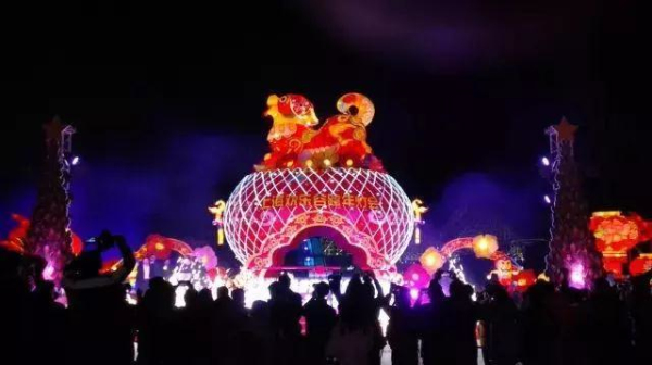 Lantern show illuminates Shanghai Happy Valley