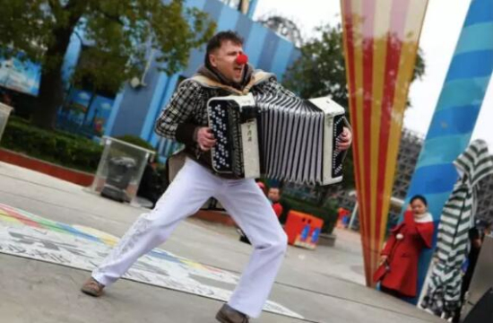 Festive activities in Happpy Valley to celebrate Lantern Festival