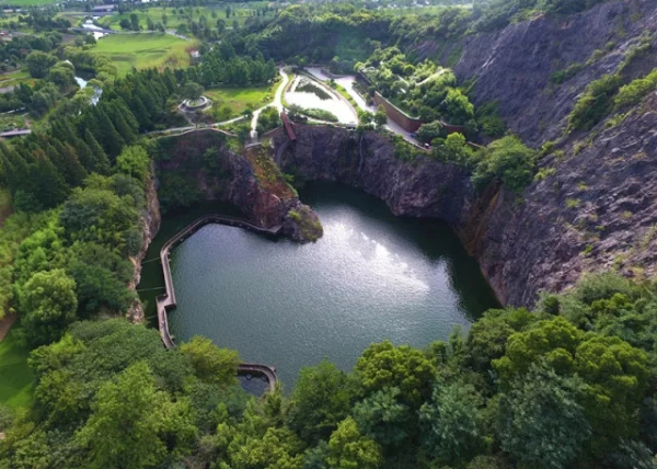 Two-day family outing in Sheshan