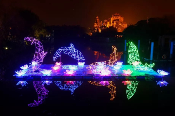 Shanghai Happy Valley offers dazzling lantern light show