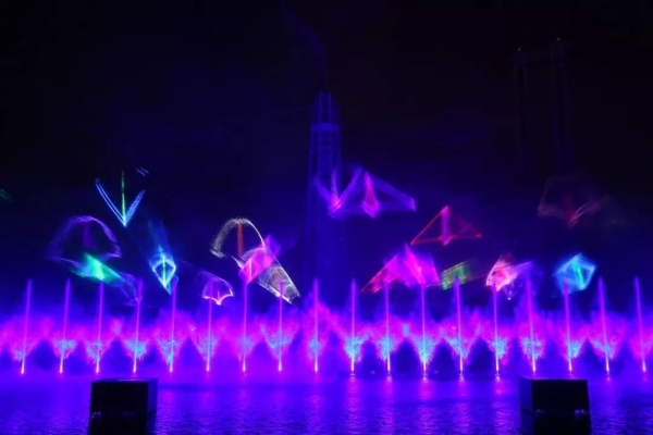 Shanghai Happy Valley offers dazzling lantern light show