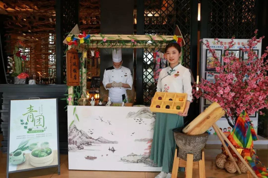 Sofitel Hotel offers green rice balls in packaged gift box