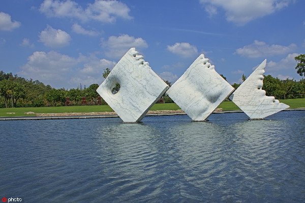 Art meets nature at Sheshan moon lake